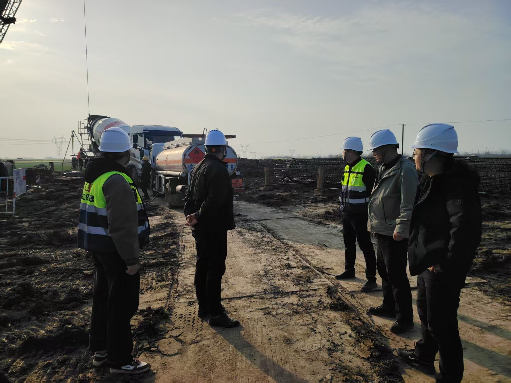 工程部朱部长对宿松路南延及连接线工程项目检查指导